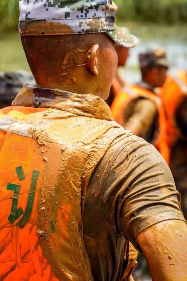 中国人有多可怕从抗疫到抗洪从30后到00后都是为国而战的战士