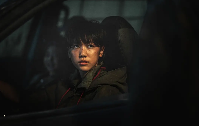 釜山行2|评分5.9，观众大喊退票，《釜山行2》不如前作，问题到底出在哪？