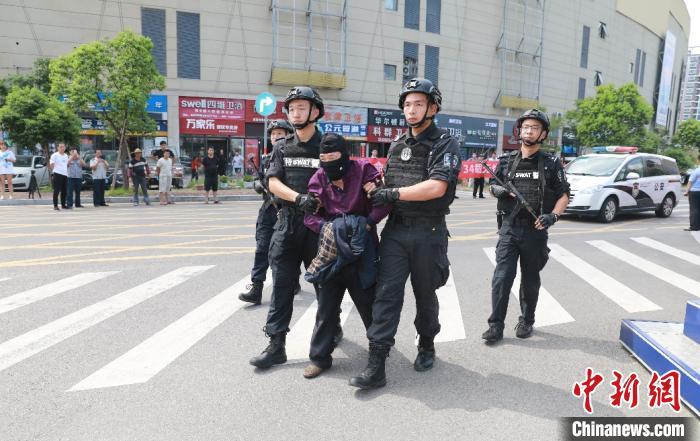 台州黄岩近期通缉犯图片