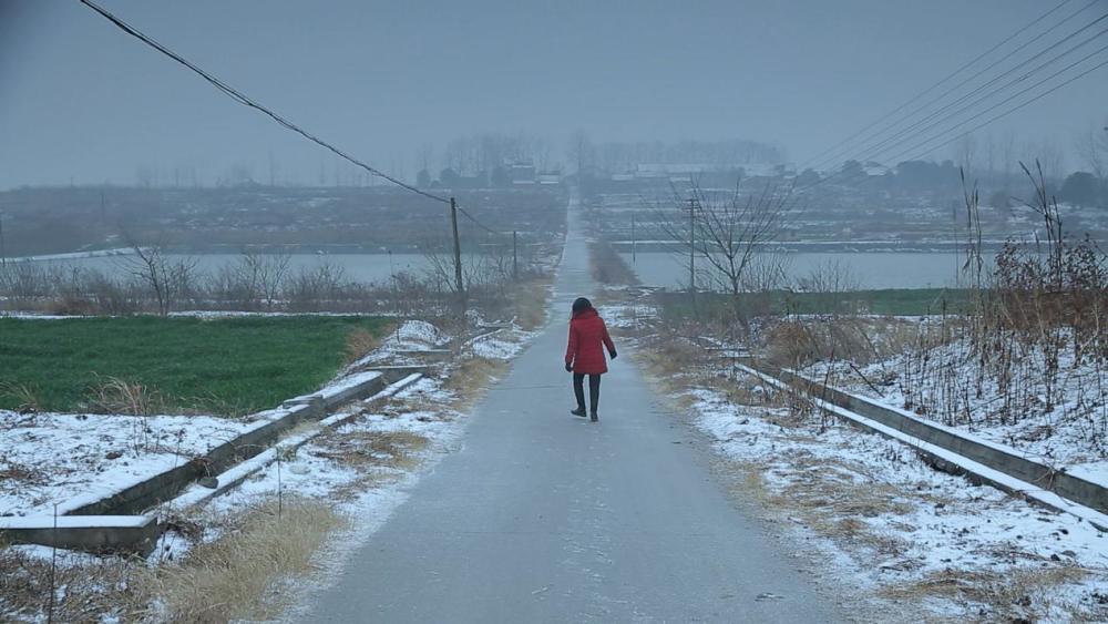 余秀华|她身残志坚靠写“黄”诗出名，网友称没眼看，专家称完全没有艺术高度