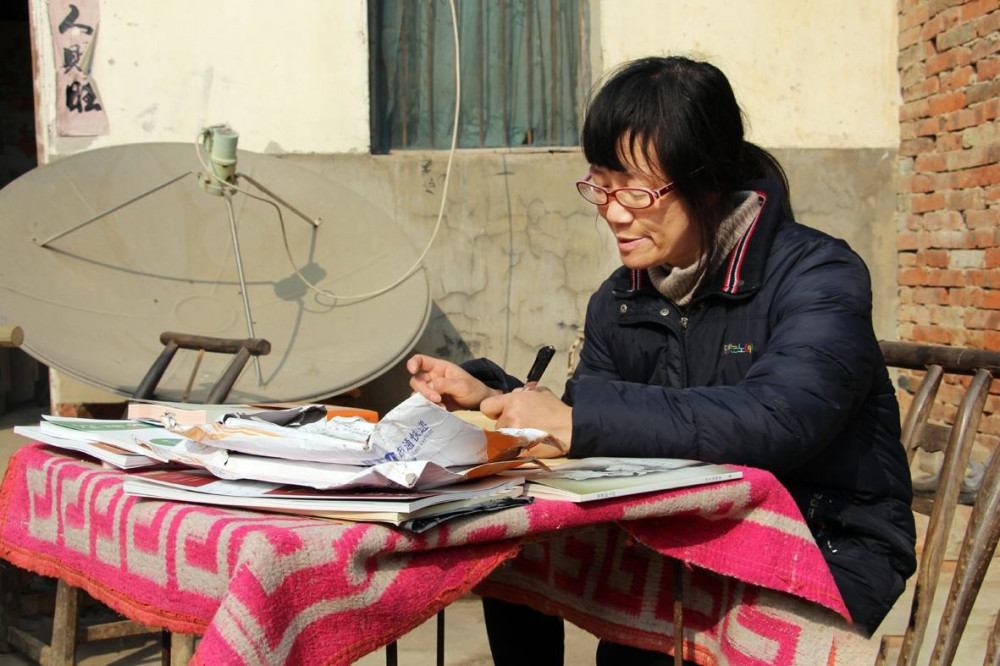 余秀华|她身残志坚靠写“黄”诗出名，网友称没眼看，专家称完全没有艺术高度