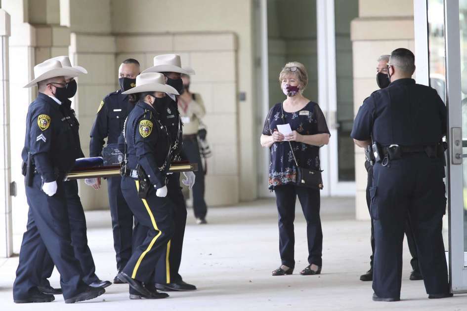 罗伯特·伯杰|为逃1年监禁，美国男子伪造死亡证明却写错字，现可能再加4年