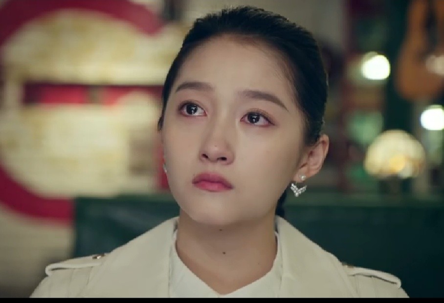 关晓彤|同样是“国民闺女”，蒋依依和关晓彤比差哪儿了？看两人新剧终于明白