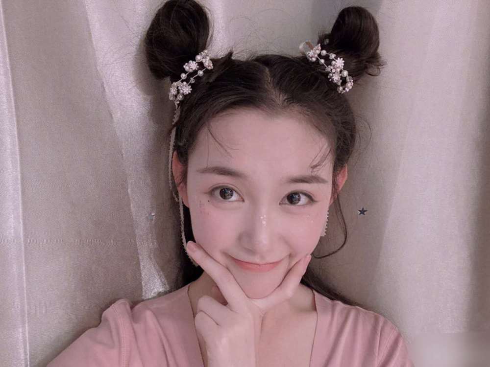 关晓彤|同样是“国民闺女”，蒋依依和关晓彤比差哪儿了？看两人新剧终于明白