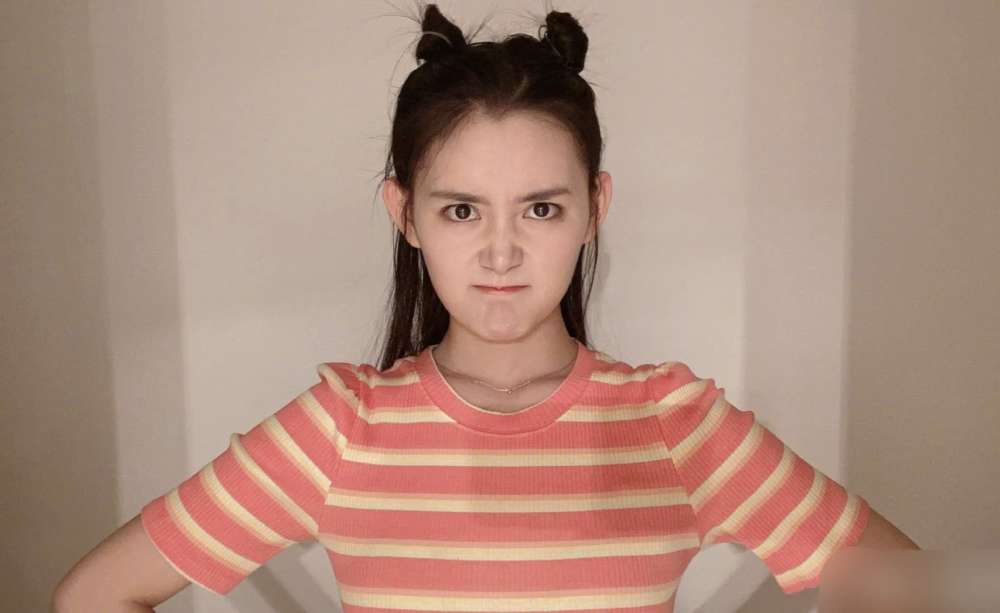 关晓彤|同样是“国民闺女”，蒋依依和关晓彤比差哪儿了？看两人新剧终于明白