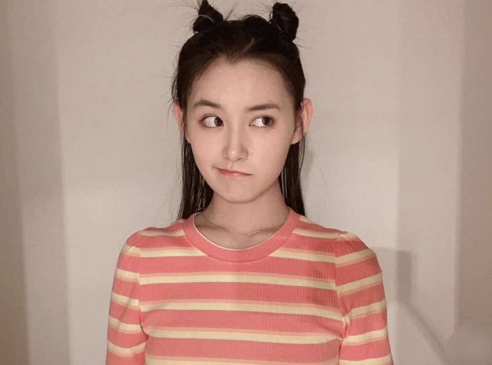 关晓彤|同样是“国民闺女”，蒋依依和关晓彤比差哪儿了？看两人新剧终于明白