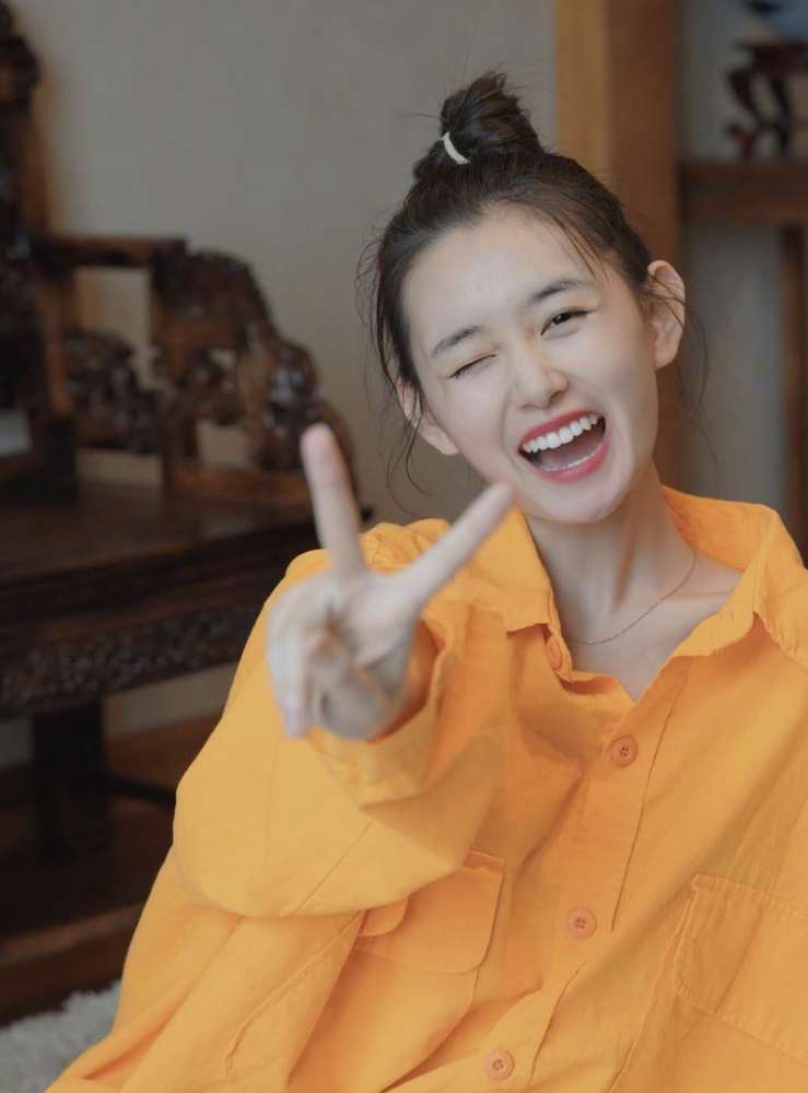 关晓彤|同样是“国民闺女”，蒋依依和关晓彤比差哪儿了？看两人新剧终于明白