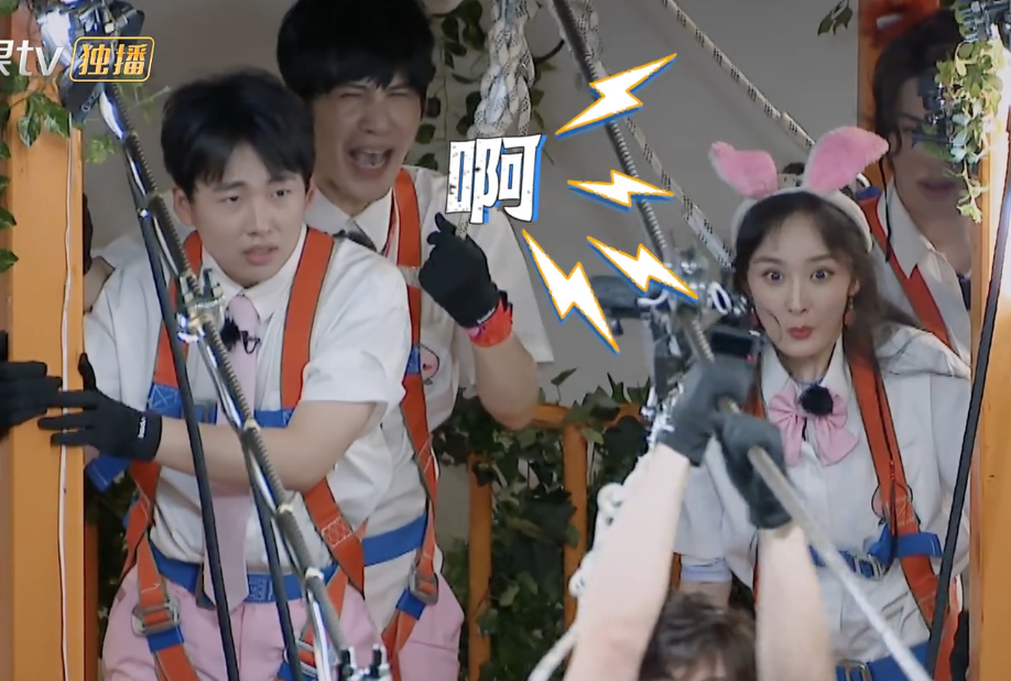 邓伦|邓伦高空展示惊人臂力，遭大张伟调侃臀型，密室笑出众多表情包