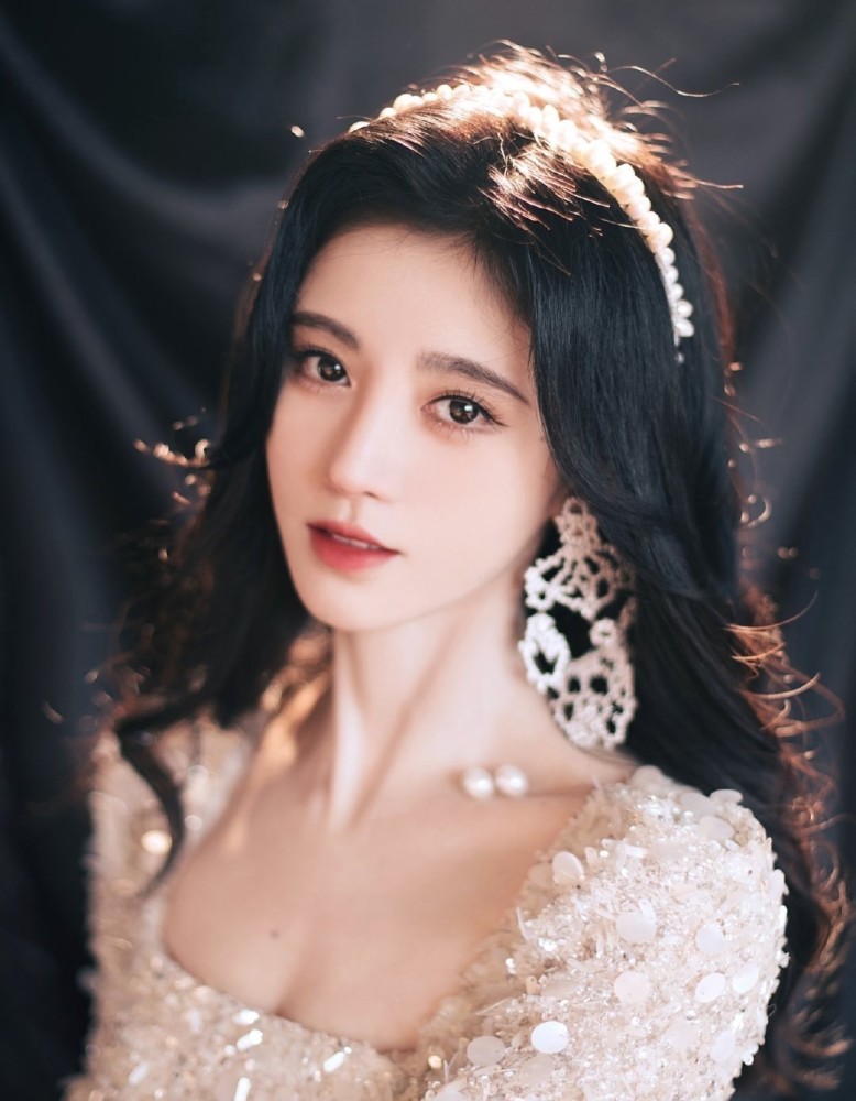 鞠婧祎|鞠婧祎被抬高身价？号称穿全球唯一定制礼服，不料又遭网友打假