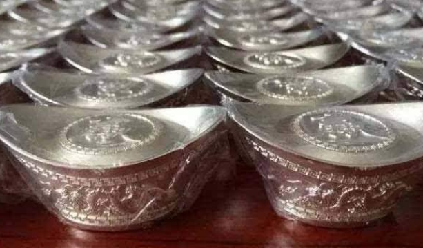 李白|李白一年挥霍30万两银子，杜甫家里揭不开锅，他为啥不拉杜甫一把