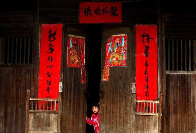 对联|上联“东和尚，西尼姑，两厢情愿，糊糊涂涂”，书生的下联成经典