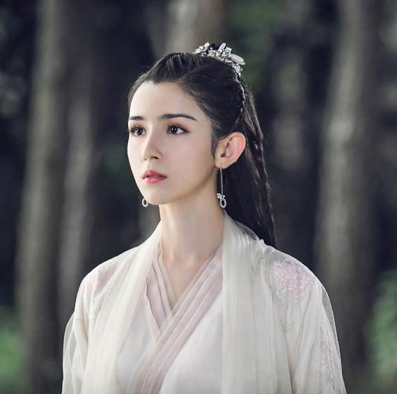 迪丽热巴|5位新疆女星：丫丫仅排第四，热巴屈居第二，她凭什么是第一？