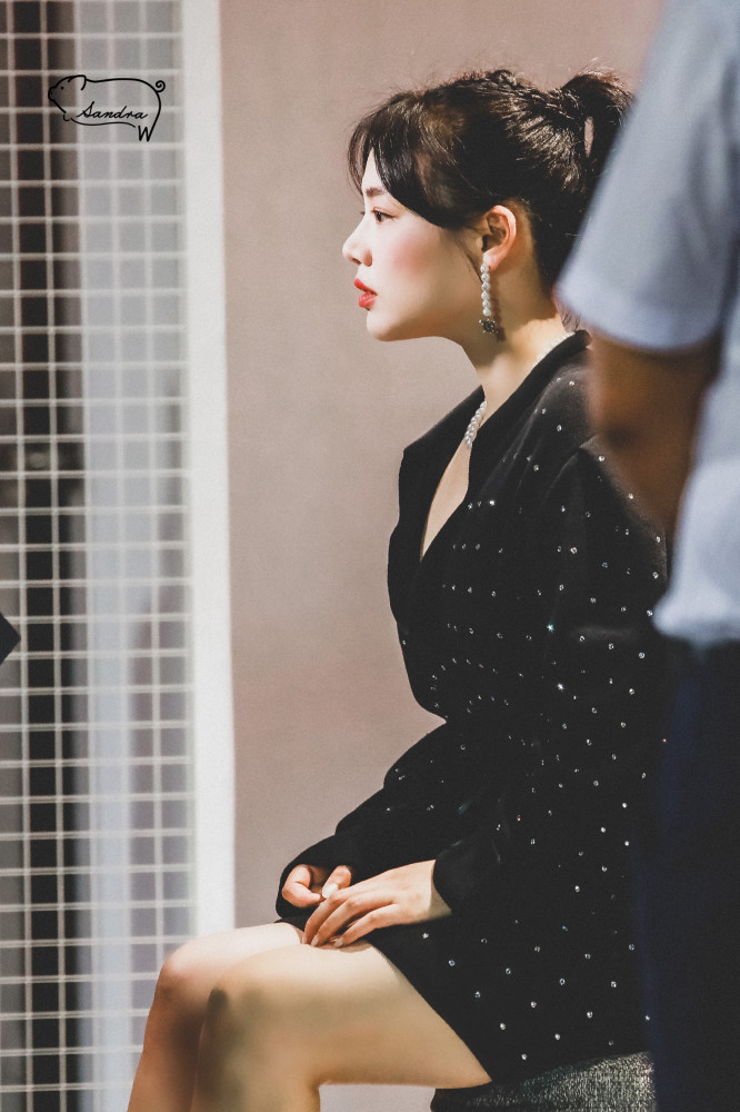 马思纯|马思纯自曝患病后首度露面，服药致身材微胖，强颜欢笑目光呆滞