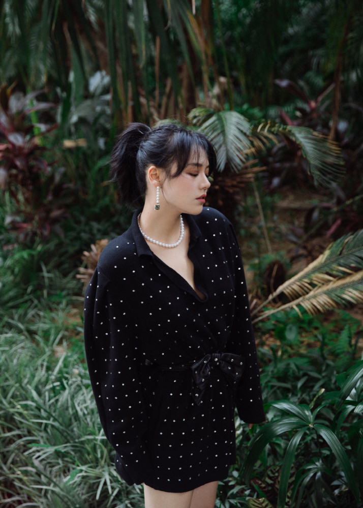 马思纯|马思纯自曝患病后首度露面，服药致身材微胖，强颜欢笑目光呆滞