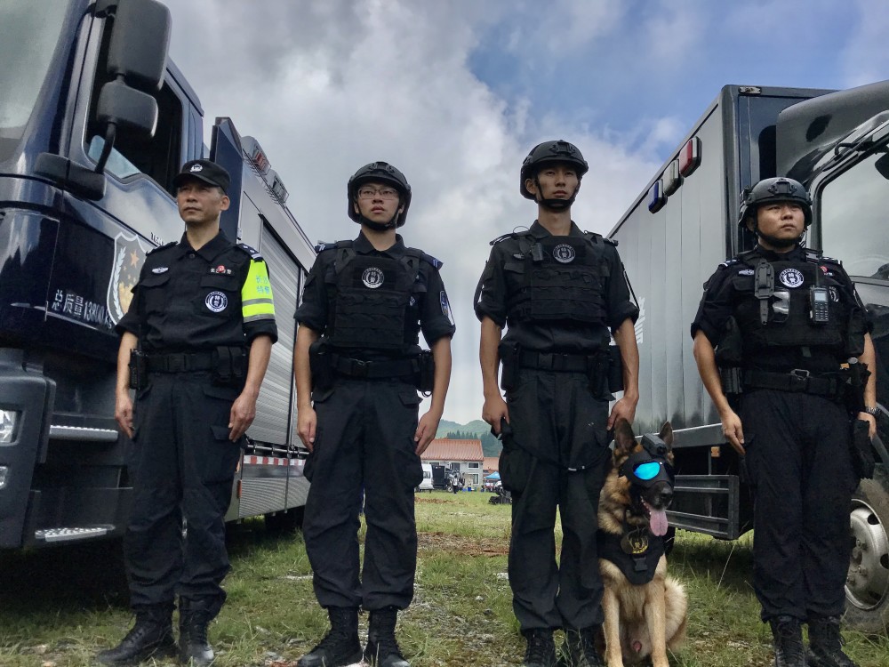 長沙300多名特警齊赴大圍山處置劫持列防暴隊形這場演練夠火爆