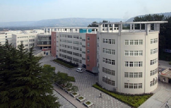 该校的校址是在陕西省渭南市,拥有鲜明的办学特色,主要就是为我国培养