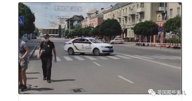 乌克兰_社会|乌克兰魔幻公交劫案：匪徒让总统录个诡异小视频就放人，总统居然照做了！