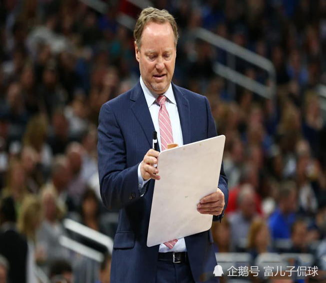 对于布登霍尔泽而言,无疑执教这支雄鹿的压力非常大,上赛季他们在2-0