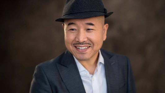 王小利|王小利儿子曝父亲演戏12年0片酬，和赵本山范伟当年恩怨如出一辙