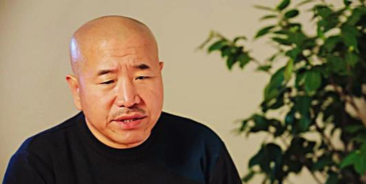 王小利|王小利儿子曝父亲演戏12年0片酬，和赵本山范伟当年恩怨如出一辙