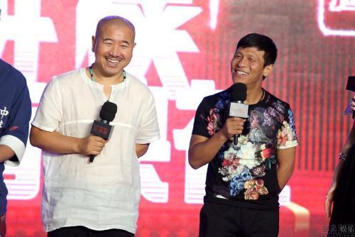 王小利|王小利儿子曝父亲演戏12年0片酬，和赵本山范伟当年恩怨如出一辙