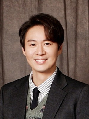 延政勋新剧变正义记者综艺咖演技派随意切换背后的女人是韩佳人