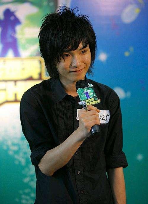 朱晓东|艺人朱晓东掐死爱妻藏尸雪柜，105天后自首，其母：女方活该