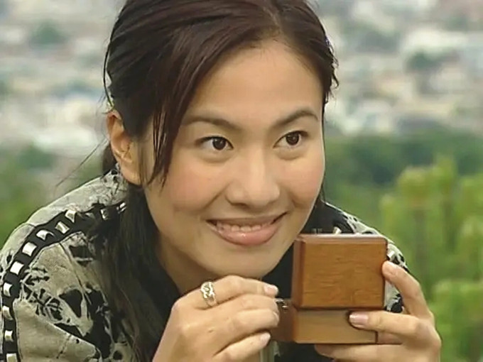 叶璇|叶璇自曝离开TVB原因，称演电影比演电视剧高级？走的时候眼泪掉