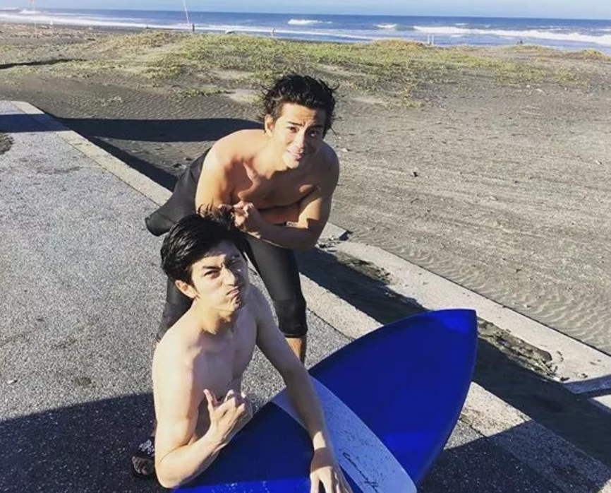 三浦春马|佐藤健参加三浦春马秘密葬礼，存在遗书是误读