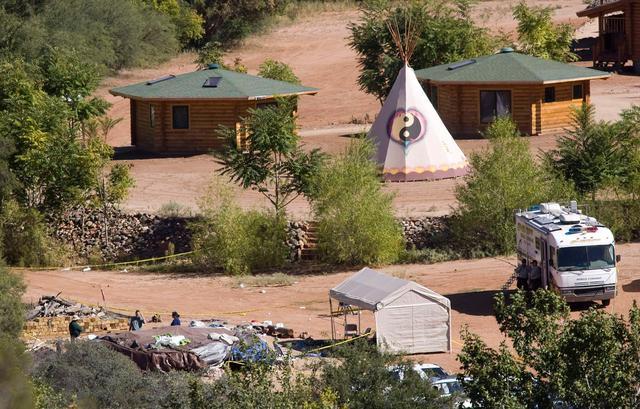 詹姆斯·肖尔|美国邪教大师骗信众在90度蒸汽中煮死，入狱1年他又出来讲成功学