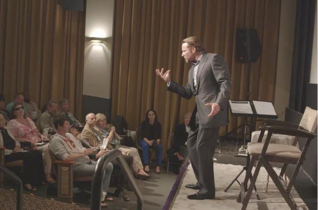 詹姆斯·肖尔|美国邪教大师骗信众在90度蒸汽中煮死，入狱1年他又出来讲成功学