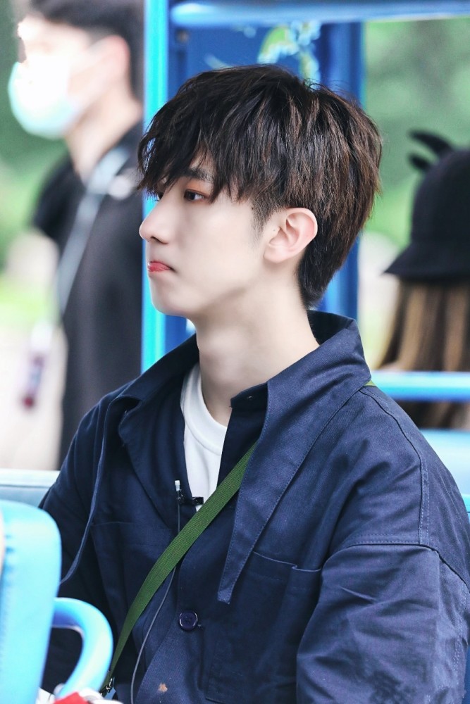 明星壁纸——r1se赵让_腾讯新闻