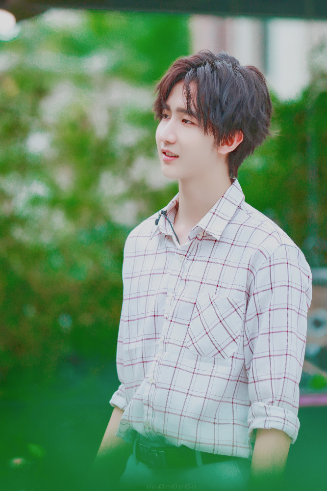 明星壁纸——r1se赵让_腾讯新闻