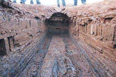 陶罐|1950年，三坪村出土了一件彩陶之王，当地的农民一开始用它装馒头