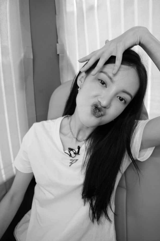 金晨|她在娱乐圈的发展不错，为什么总有人说她拿恋情博热度