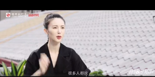 金晨|她在娱乐圈的发展不错，为什么总有人说她拿恋情博热度