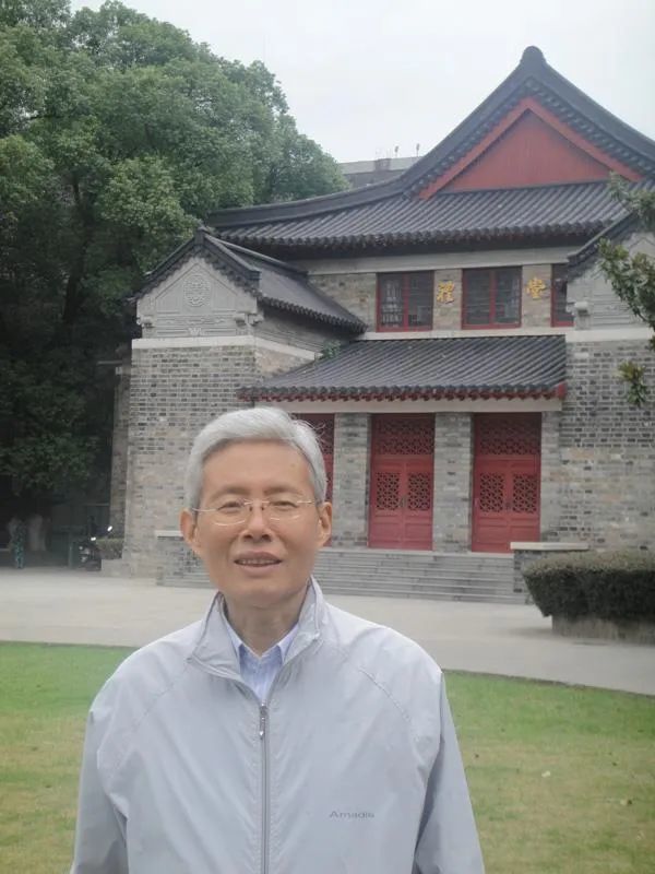 2011年12月26日,高华教授去世,享年57岁.01文 | 群学君