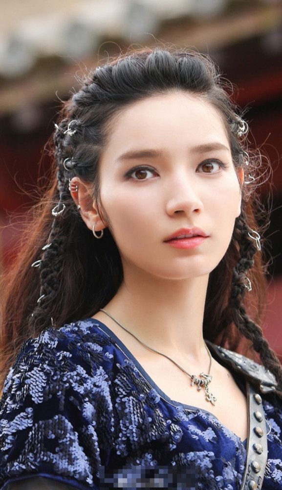 迪丽热巴|代斯新剧要播出，剧中的她妩媚动人，特别是紫衣的她不输迪丽热巴