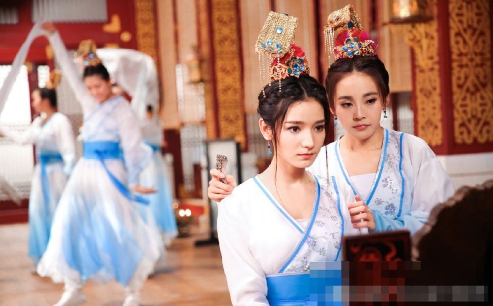 迪丽热巴|代斯新剧要播出，剧中的她妩媚动人，特别是紫衣的她不输迪丽热巴