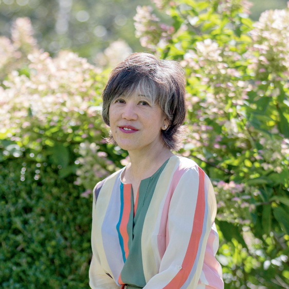 父亲是苏州望族,银行家贝祖贻,母亲是人称蒋四小姐的民国名媛蒋士云