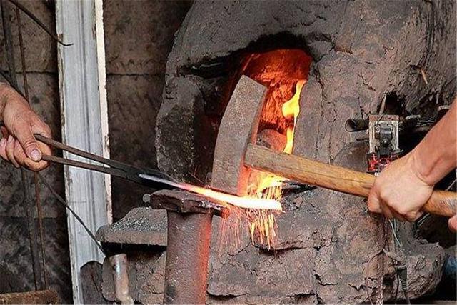 沧州铁狮子|沧州有座铁狮子，屹立一千多年不倒，可在20年前被专家“玩坏”