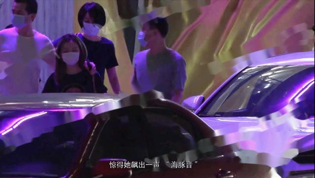 窦唯|49岁窦唯罕见现身餐厅大变样，头已半秃戴老花镜，孤独等上菜