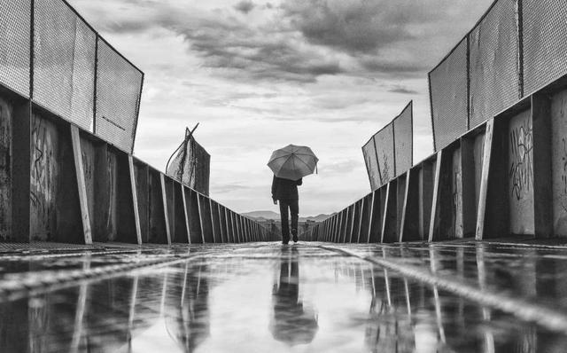 一个人在这三方面越"大方",反而越遭人讨厌