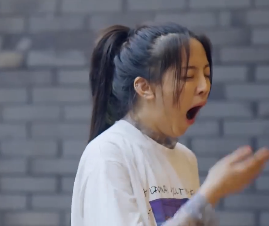 火箭少女101|火箭少女告别纪录预告，杨超越谈舞台反应，她的眼神是骗不了人的