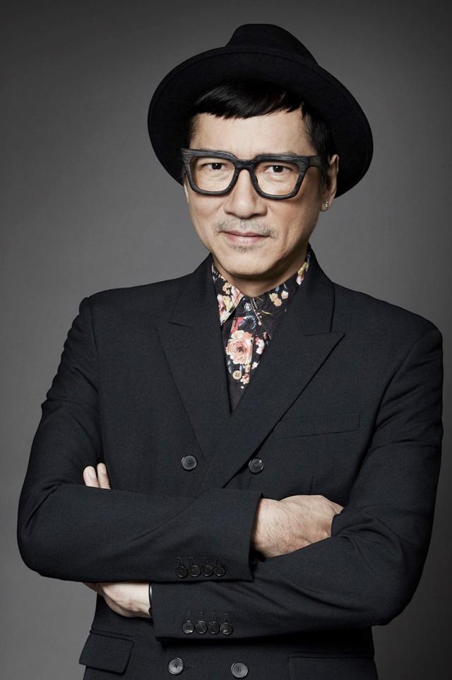 黄家驹抬棺人,西门庆成专业户,香港最好贝斯手,60岁冻龄男神_腾讯新闻