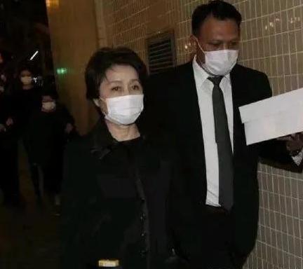 梁安琪|赌王葬礼梁安琪最憔悴，人从穿上衣服就要开始做戏，真爱还是戏精