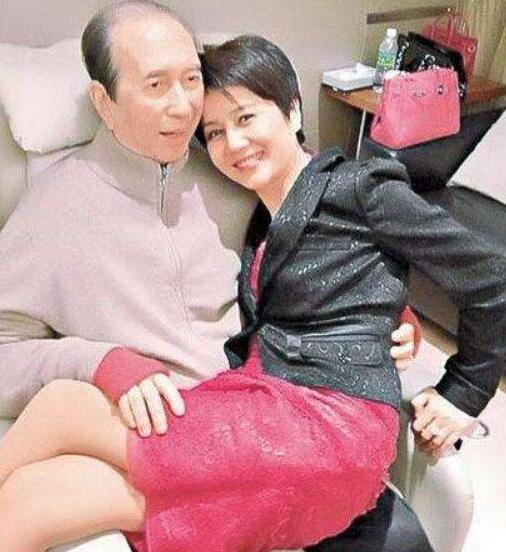 梁安琪|赌王葬礼梁安琪最憔悴，人从穿上衣服就要开始做戏，真爱还是戏精