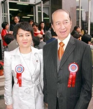 梁安琪|赌王葬礼梁安琪最憔悴，人从穿上衣服就要开始做戏，真爱还是戏精