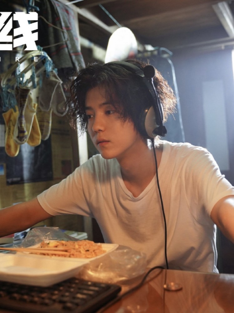 鹿晗|30岁的鹿晗终于开窍，放下颜值走上演技派道路，回归正轨的他真帅