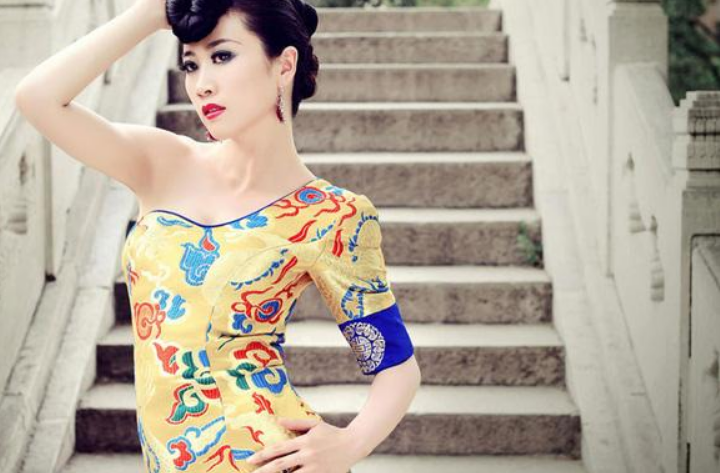 芙蓉姐姐|芙蓉姐姐曾写首诗，凤姐点评：您的火星文毁了楚辞；水平到底如何